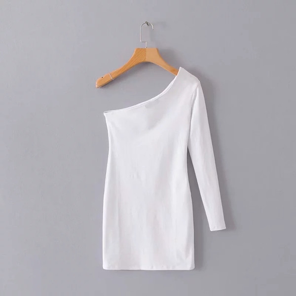 Fekete-fehér női ruha egy ujjal