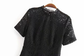 Fekete-fehér csipkés női ruha