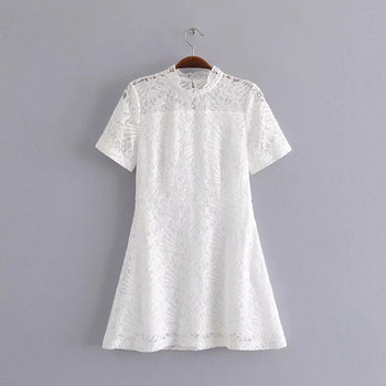 Fekete-fehér csipkés női ruha