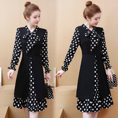 Elegáns, fekete pöttyös női ruha