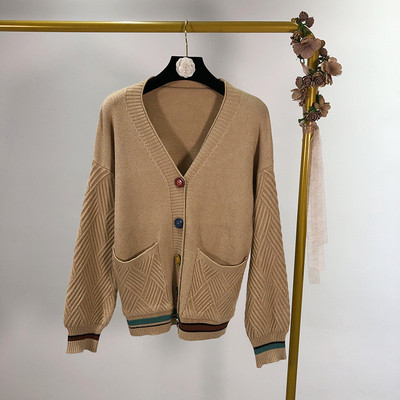 Női kardigán színes gombokkal, több színben