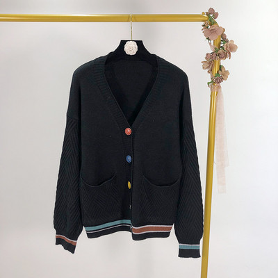 Női kardigán színes gombokkal, több színben