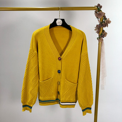 Női kardigán színes gombokkal, több színben