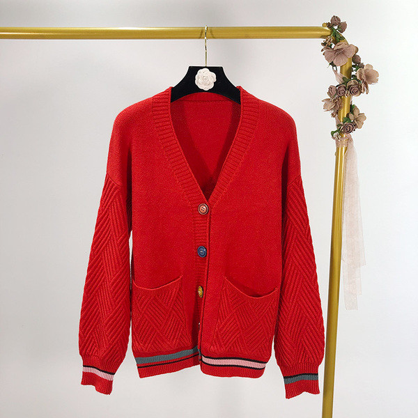 Női kardigán színes gombokkal, több színben