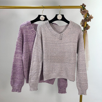 Дамски пуловер с V - образно деколте в  два цвята