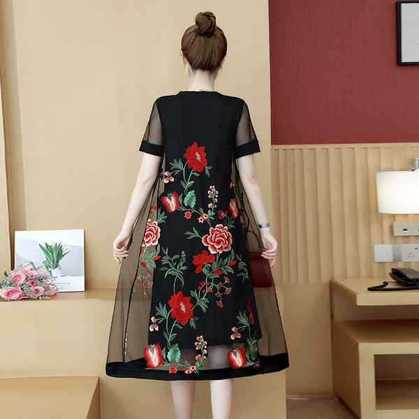 Alkalmi női ruha virágmintával, rövid ujjal