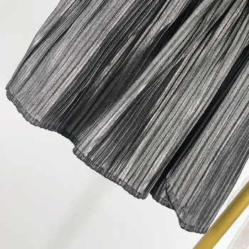 Fusta scurta plisata de culoare argintie