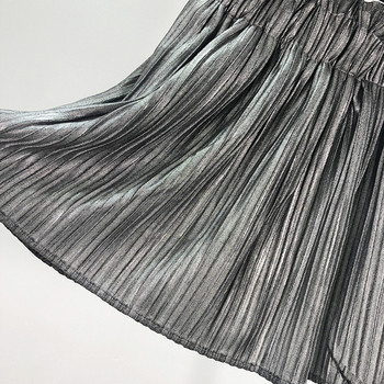 Fusta scurta plisata de culoare argintie