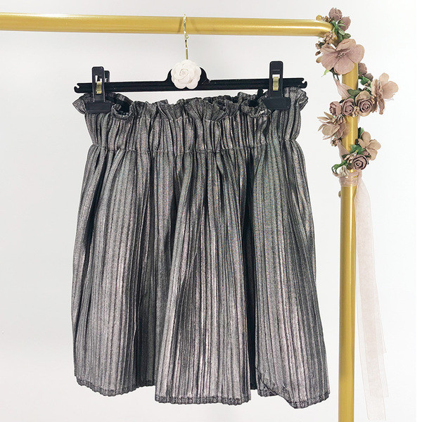 Fusta scurta plisata de culoare argintie