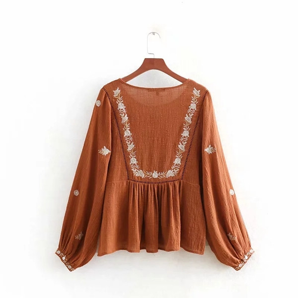 Női blúz narancssárga hímzéssel