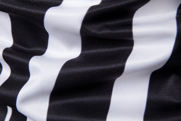 Elegáns férfi ing hosszú ujjal és klasszikus gallérral