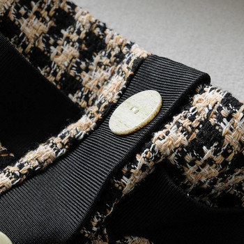 Női szoknya gombokkal, magas derékkal