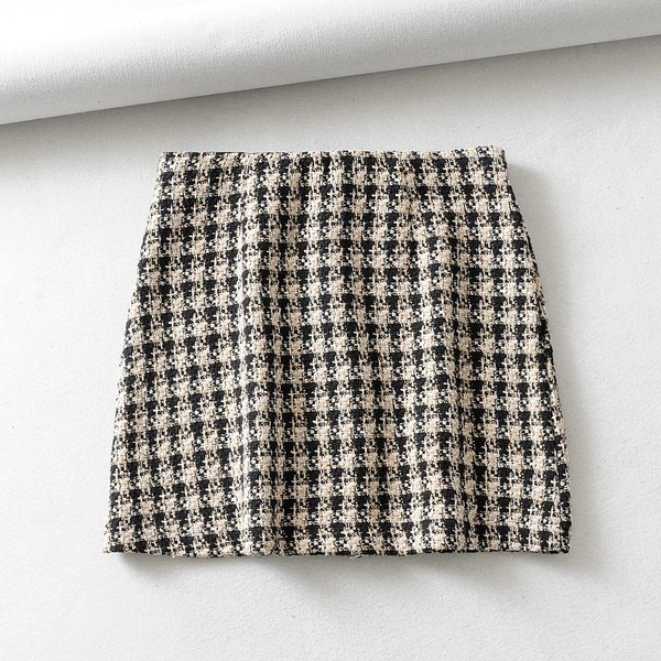 Női szoknya gombokkal, magas derékkal