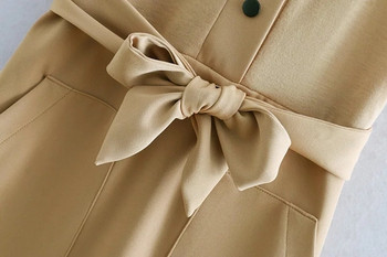 Női ruha rövid ujjal és bézs színű zsebekkel