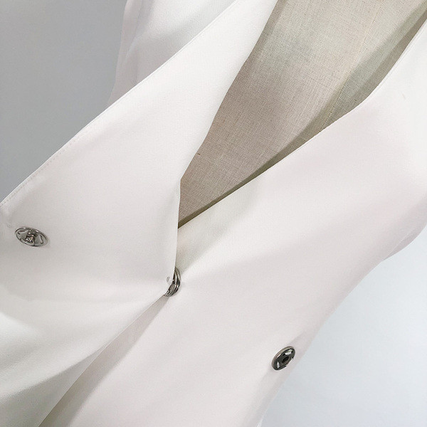 Vesta de dama cu decolteu in V si buzunare alb