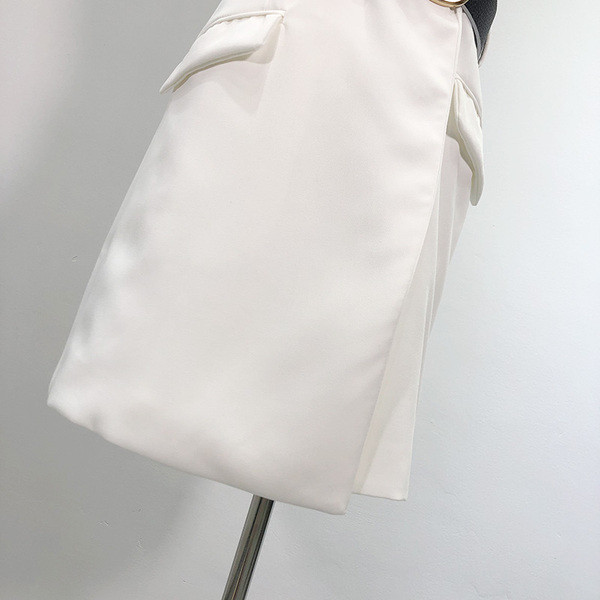 Vesta de dama cu decolteu in V si buzunare alb