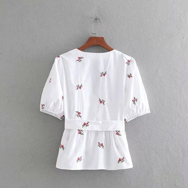 Bluză de damă cu model colorat în alb