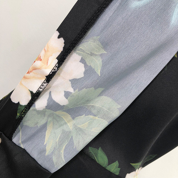 Fekete és virágmintás hosszú női jumpsuit