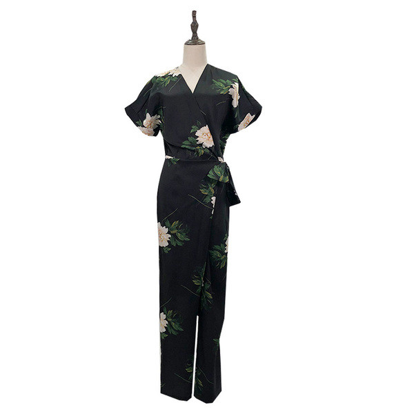 Fekete és virágmintás hosszú női jumpsuit