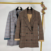 Geaca de dama lunga in carouri cu nasturi