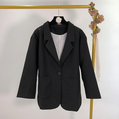 Női rövid kabát gombbal és zsebekkel, három színben