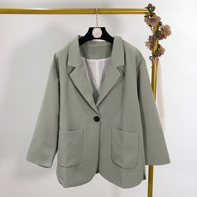 Női rövid kabát gombbal és zsebekkel, három színben