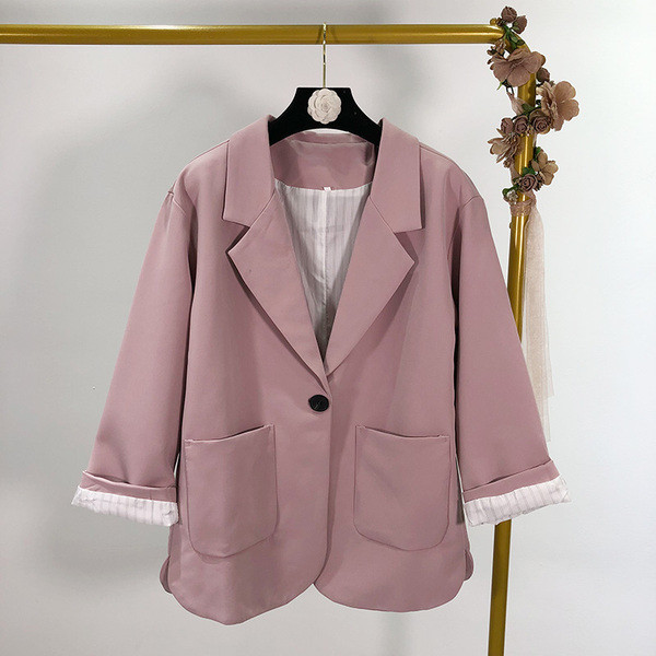 Női rövid kabát gombbal és zsebekkel, három színben