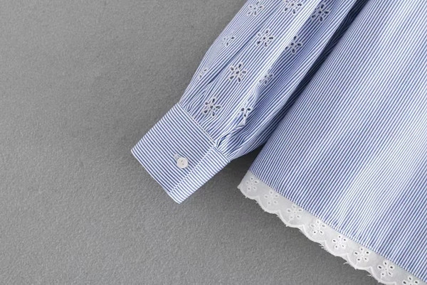 Női ing kék csipke elemmel