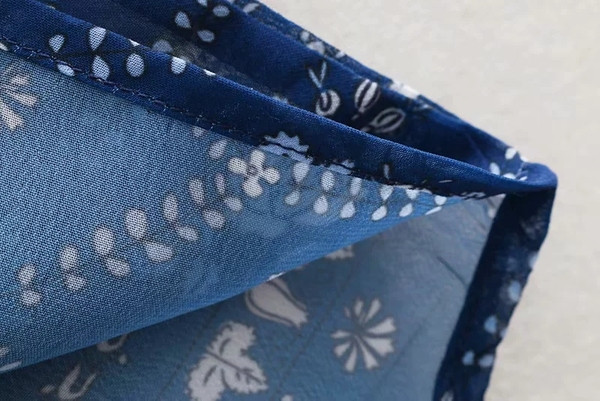 Női ing színes motívummal - aszimmetrikus mintával