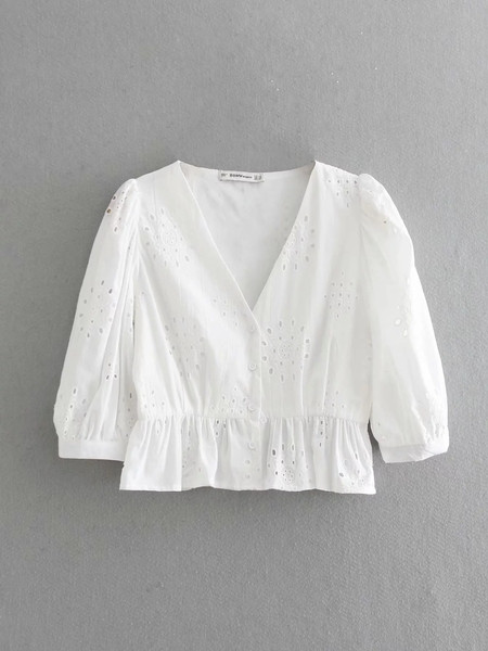 Bluză de damă cu decolteu în V de culoare albă