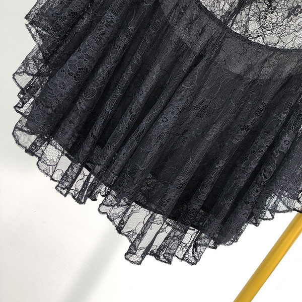 Bluza scurta eleganta de culoare neagra - model croiat