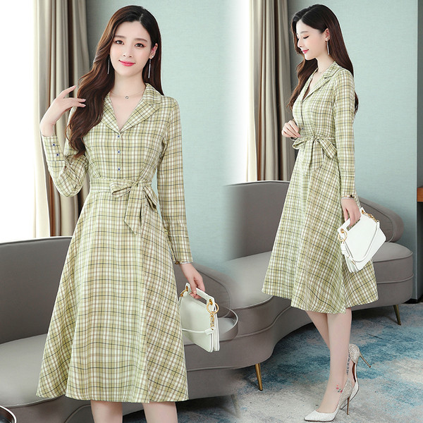 Stílusos női kockás ruha - szabású modell