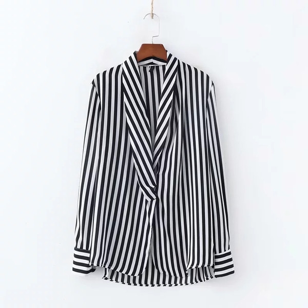 NOU Cămașă elegantă de damă în dungi, cu decolteu în V, în alb-negru