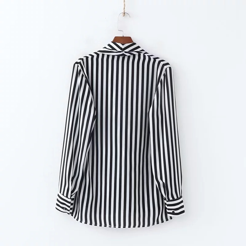 NOU Cămașă elegantă de damă în dungi, cu decolteu în V, în alb-negru