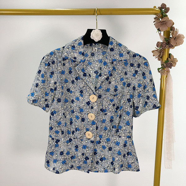 Cămașă scurtă de damă cu nasturi cu model floral