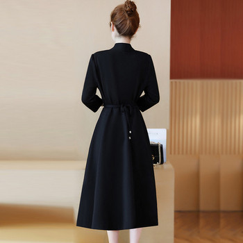 Modern női ruha - kivágott modell, rátéttel