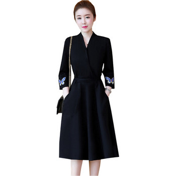 Modern női ruha - kivágott modell, rátéttel