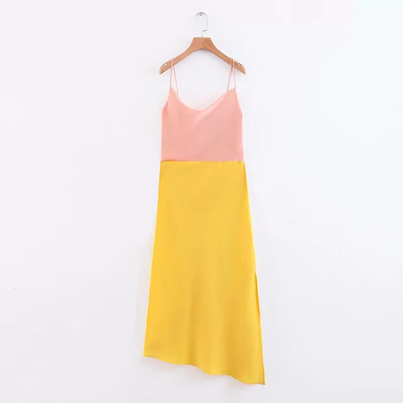 Modern női ruha vékony pántokkal - aszimmetrikus modell