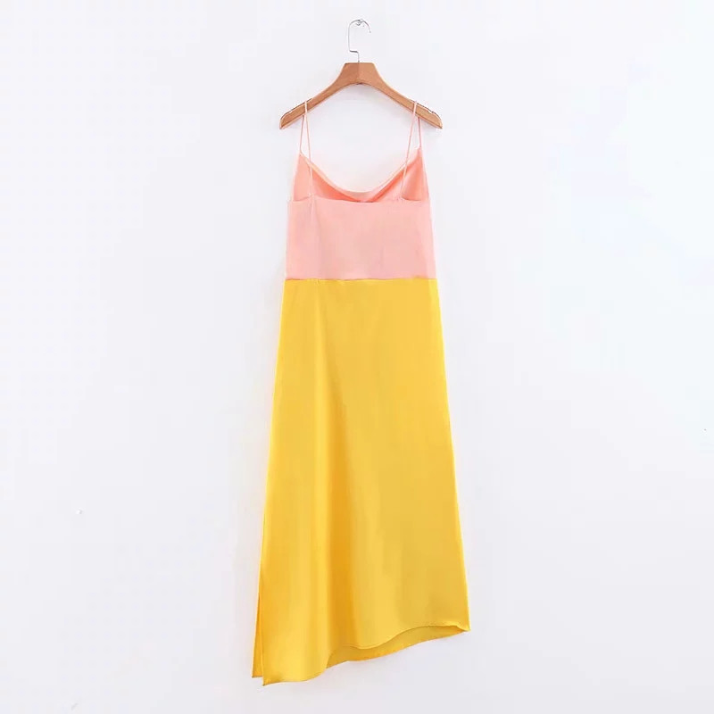 Modern női ruha vékony pántokkal - aszimmetrikus modell