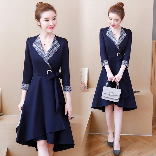 Női lezser szabású ruha V-nyakkal