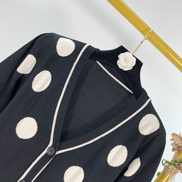 Női alkalmi mellény fekete színben, fehér pöttyökkel