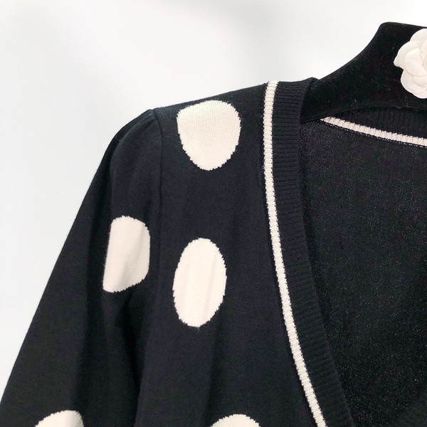 Női alkalmi mellény fekete színben, fehér pöttyökkel