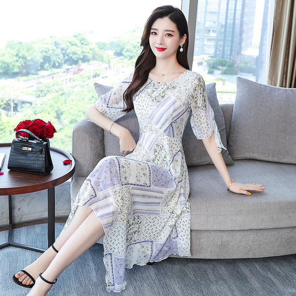 Rochie modernă de damă cu decolteu în formă de O