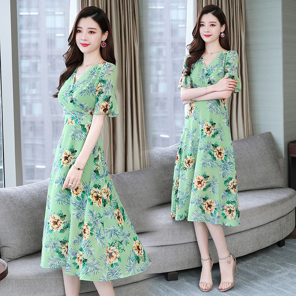 Női alkalmi ruha virágmintás zöld színben