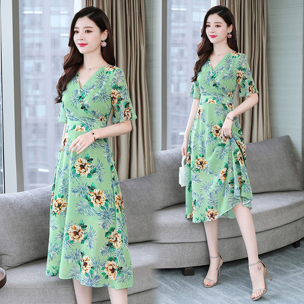 Női alkalmi ruha virágmintás zöld színben