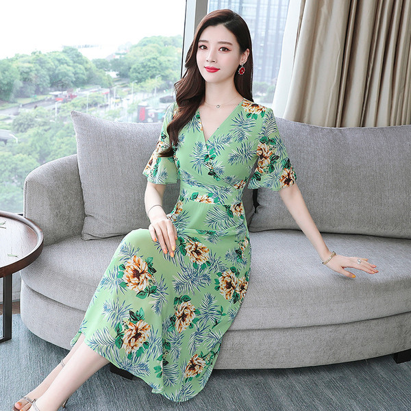 Női alkalmi ruha virágmintás zöld színben