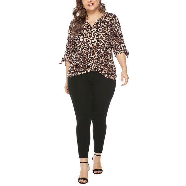 Modern női blúz állatmintával és V-nyakkal