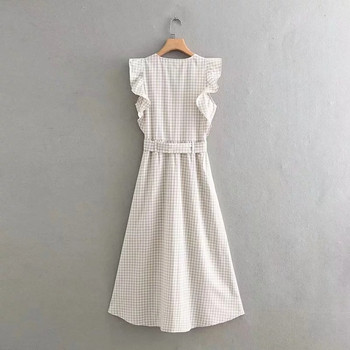 Női ruha övvel a derekán