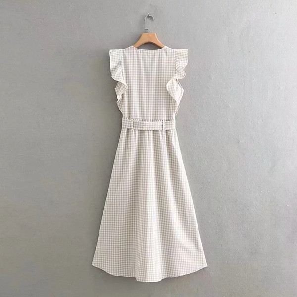 Női ruha övvel a derekán