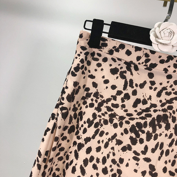 Fusta de dama lunga de culoare roz cu puncte negre